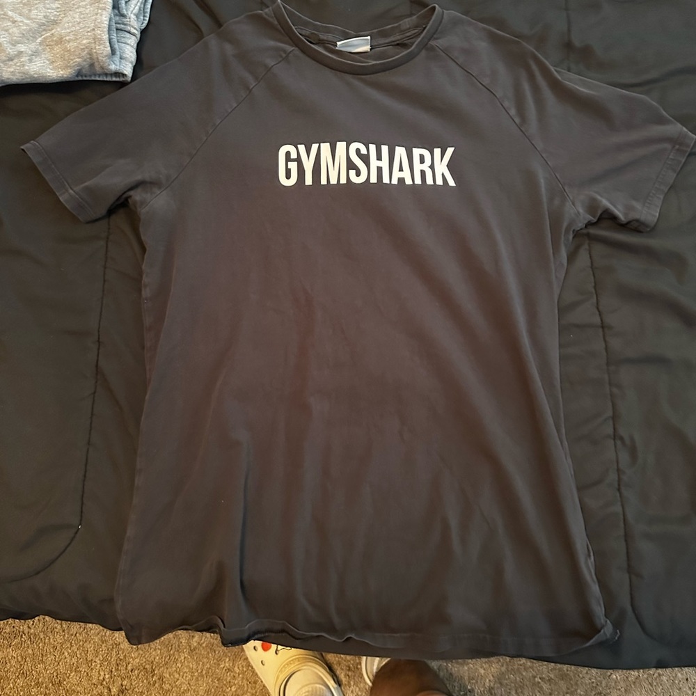 Black gymshark shirt M